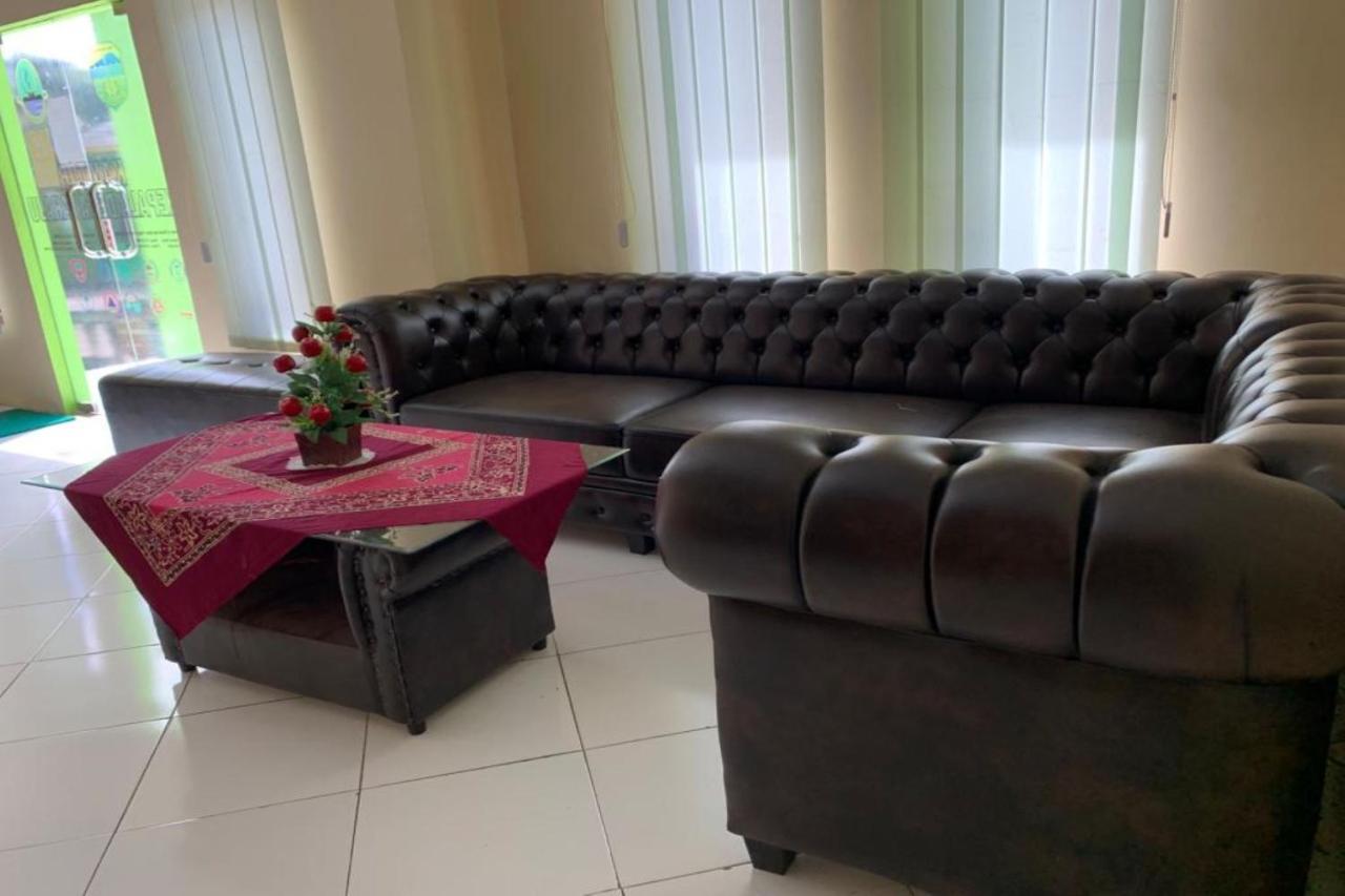 Hotel Oyo 91250 Desa Wisata Taraju 2*