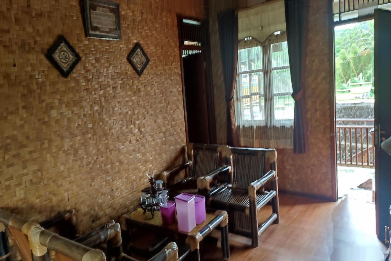 Oyo 91250 Desa Wisata Taraju Tasikmalaya