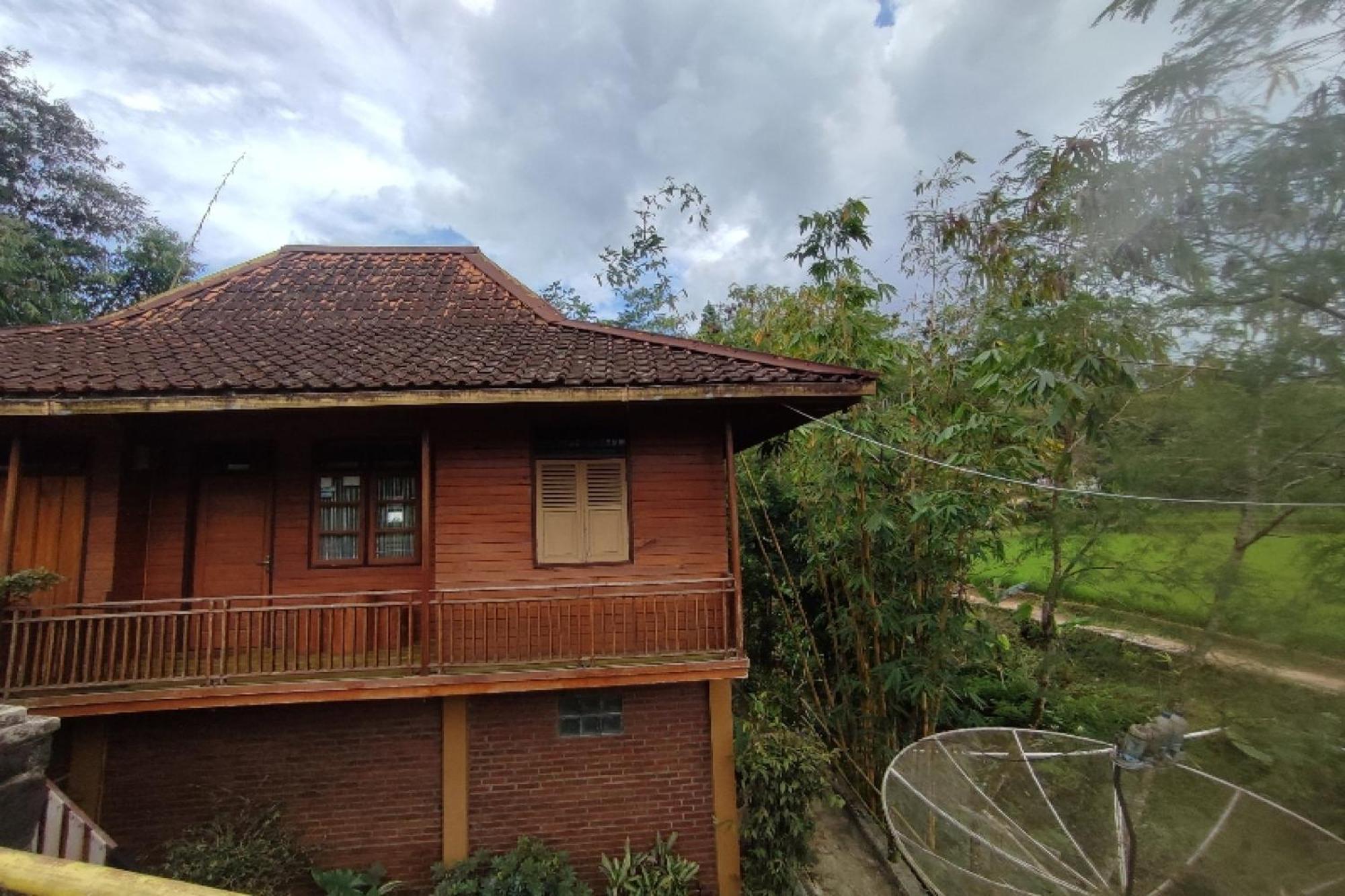 Hotel Oyo 91250 Desa Wisata Taraju Tasikmalaya