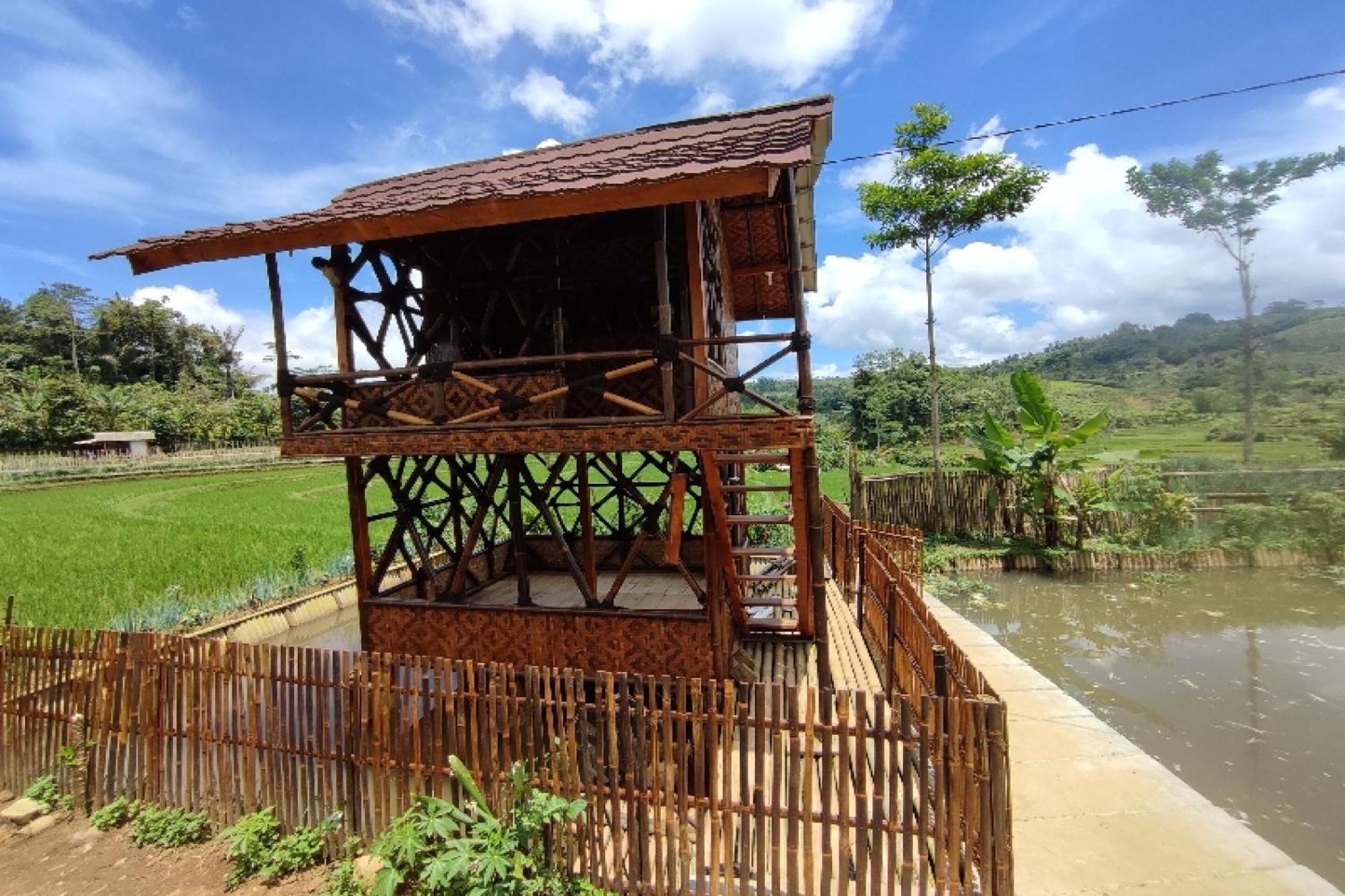 Oyo 91250 Desa Wisata Taraju Hotel